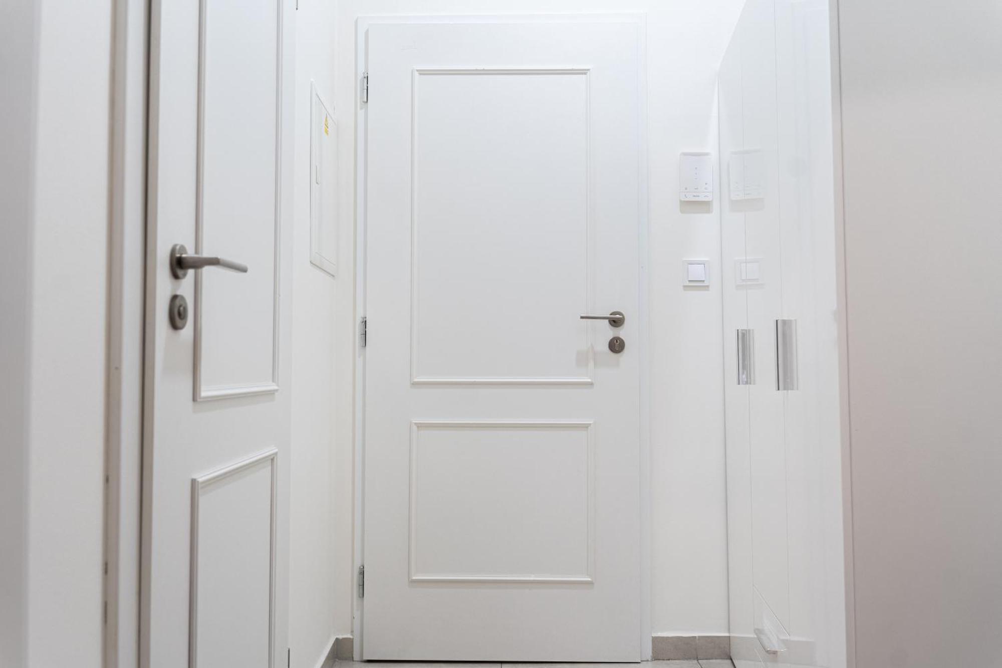 1 New Just Steps Away From Old Town And The Florence Bus Station *